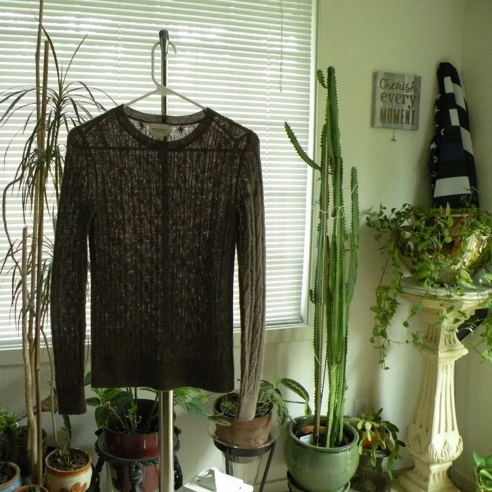 Banana Republic Sweater - Picture 8 of 8